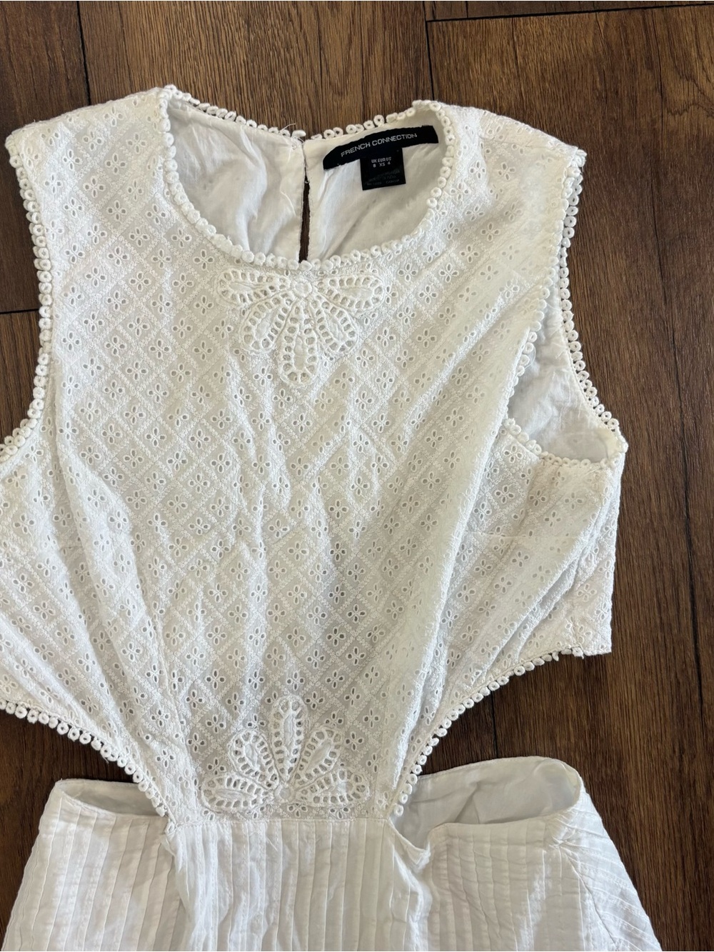 The French Connection Esse Cotton Eyelet Cutout Dress, White, US size 4 - Picture 3 of 7